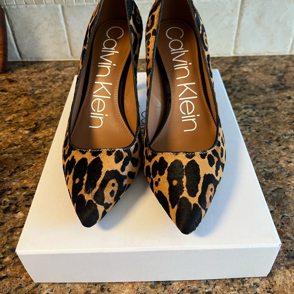 Calvin Klein leopard print pumps size 6